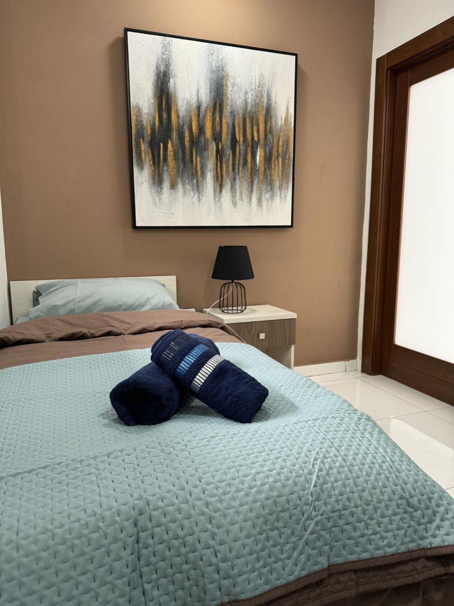 Large Penthouse In Cenrtal Area Apartment Gzira