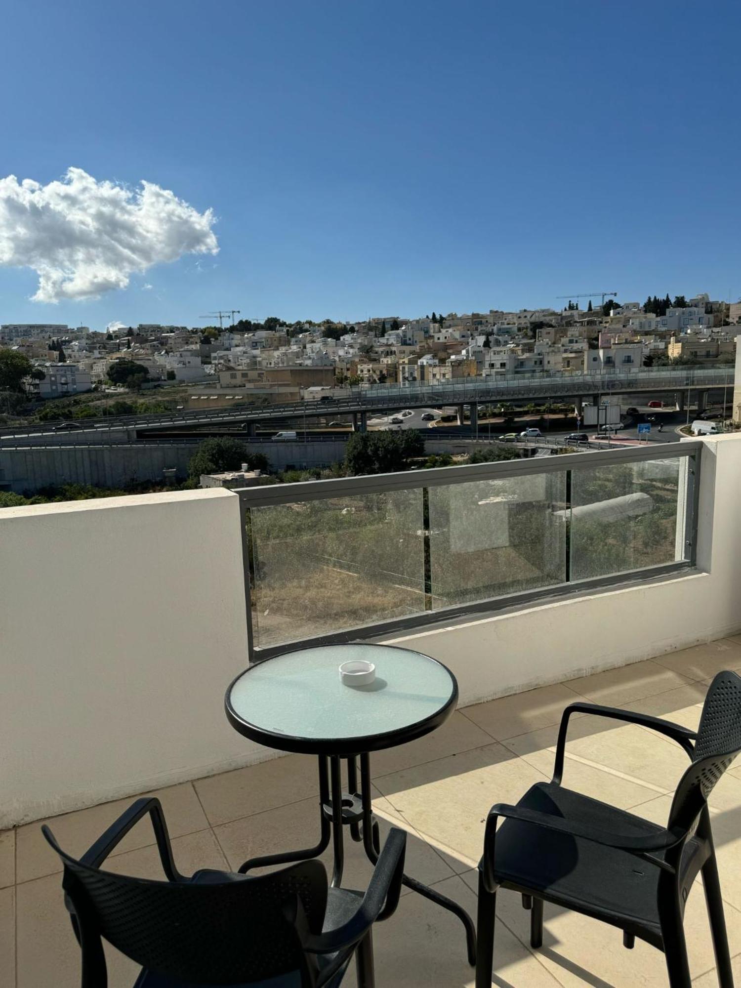 Large Penthouse In Cenrtal Area Apartment